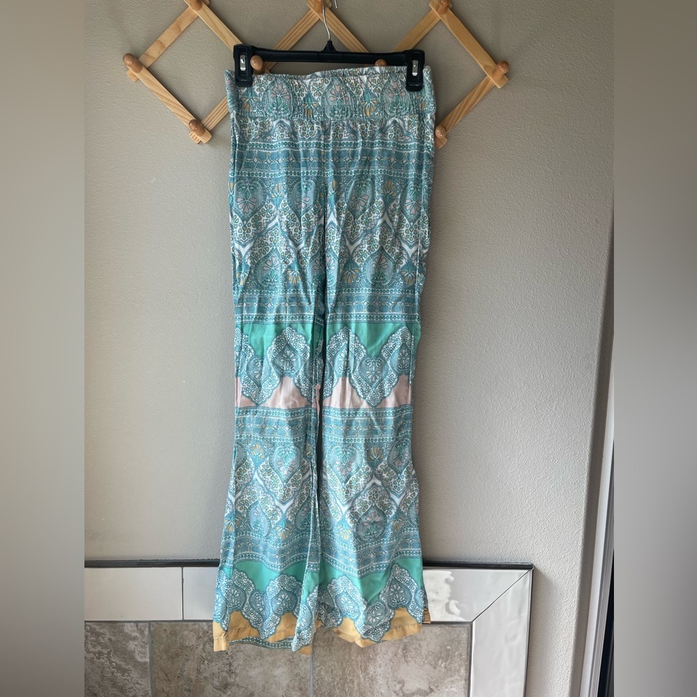 O’Neill pants. Size small.